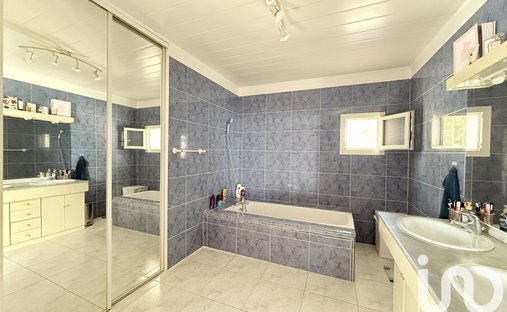 Castle for Sale in Sisteron, Provence-Alpes-Côte d'Azur, France