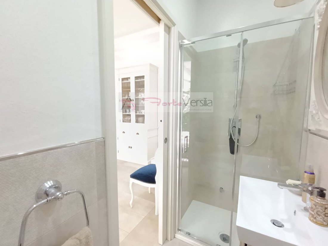 House in Center, Forte dei Marmi, Tuscany 5 - 16273629
