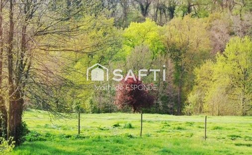 Elegant 18th Century Manor With Towers In The Heart Of Gascony