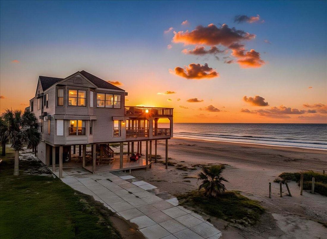 House in Galveston, Texas, United States 1 - 16267204