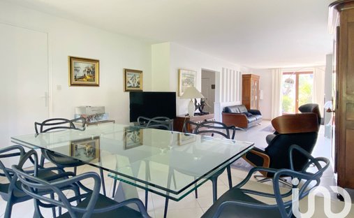 House in Thiellement, Le Raincy, France 1