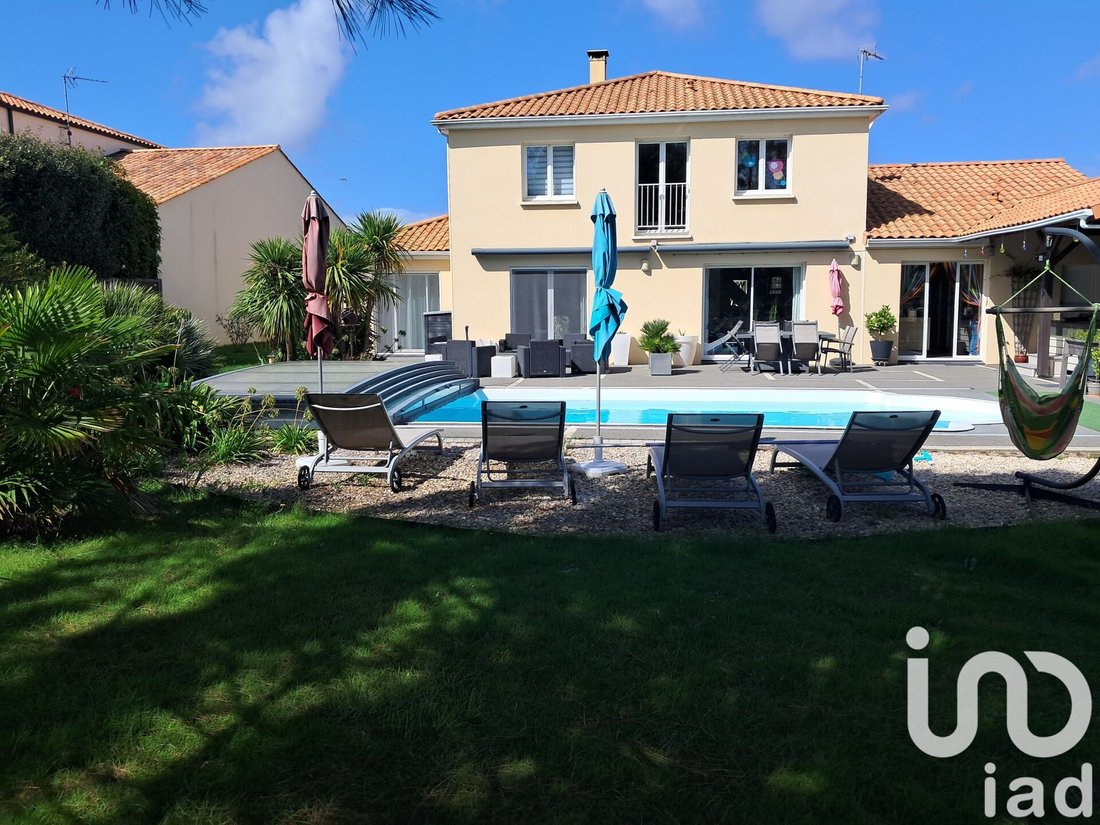 House in Saint-Mathurin, Pays de la Loire, France 2 - 16269629