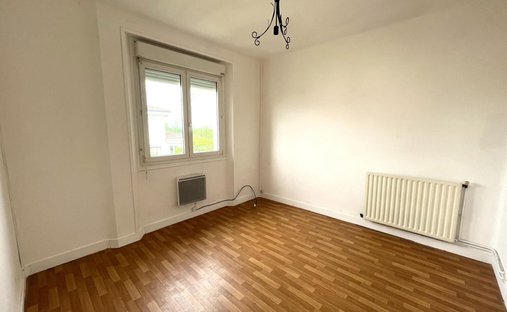 Castle for Sale in Saint-Loubès, Nouvelle-Aquitaine, France