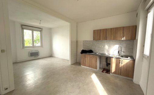 Castle for Sale in Saint-Loubès, Nouvelle-Aquitaine, France