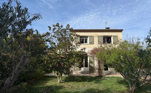 Villa à Paradou, Provence-Alpes-Côte d'Azur, France 1