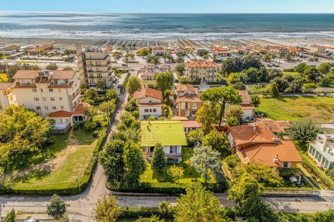 Villa in Lido di Camaiore, Camaiore, Tuscany 1 - 16269522