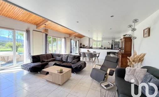 Castle for Sale in Sisteron, Provence-Alpes-Côte d'Azur, France