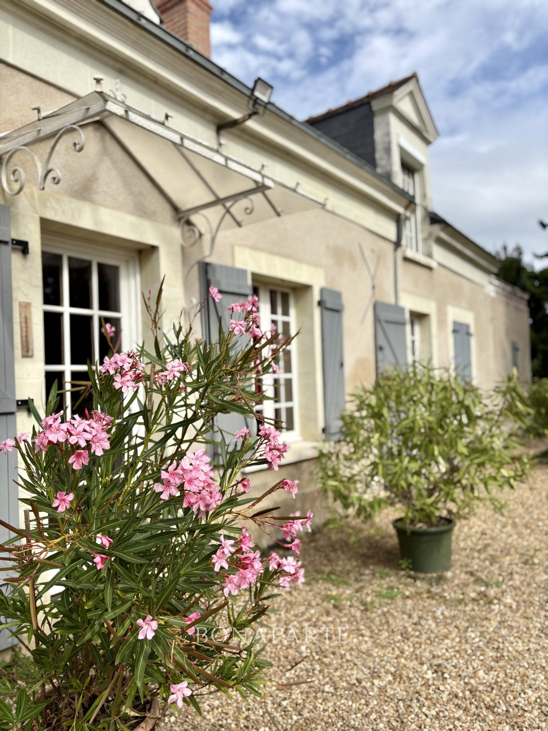 L’Âme d’Anjou: A Secluded 18th-Century Longère Woven in Stone and Light
