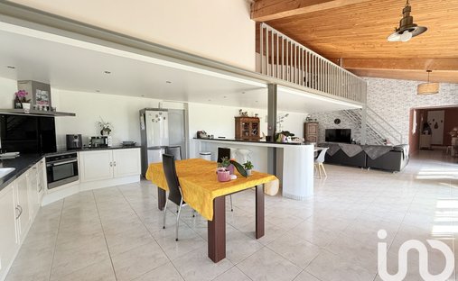 Castle for Sale in Sisteron, Provence-Alpes-Côte d'Azur, France