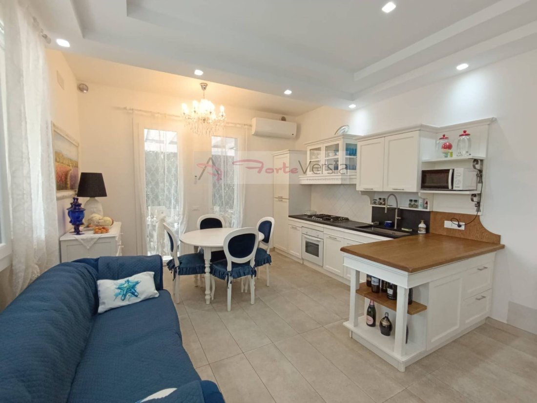 House in Center, Forte dei Marmi, Tuscany 3 - 16273629