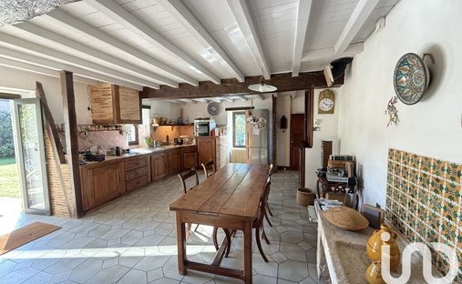 Castle for Sale in Montcaret, Nouvelle-Aquitaine, France