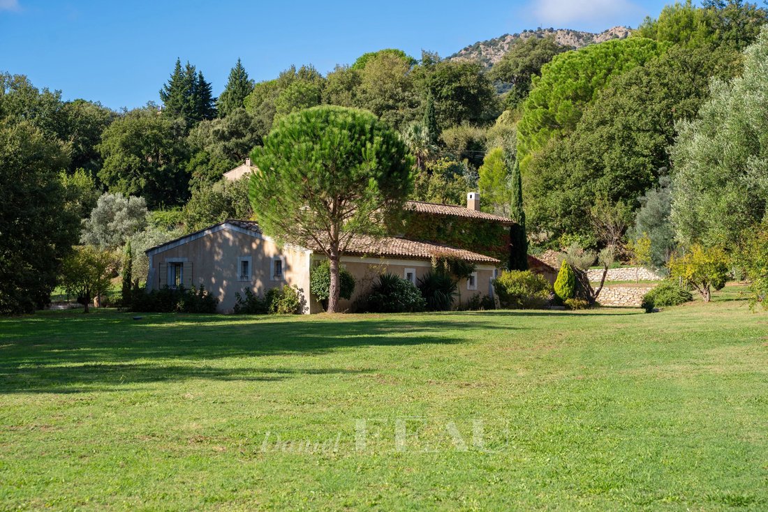 Estate in La Garde-Freinet, Provence-Alpes-Côte d'Azur, France 4 - 16265858