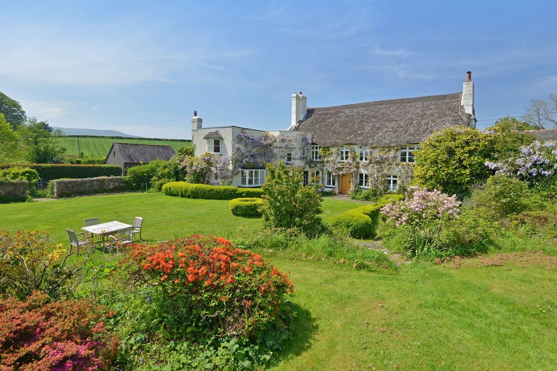 House in Bovey Tracey, England 1 - 16222122