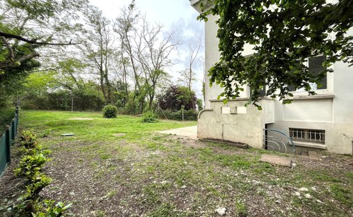 Castle for Sale in Saint-Loubès, Nouvelle-Aquitaine, France
