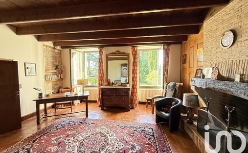 Castle for Sale in Montcaret, Nouvelle-Aquitaine, France