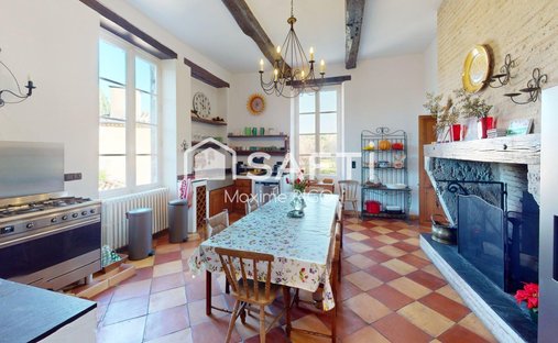 Castle for Sale in Casteljaloux, Nouvelle-Aquitaine, France