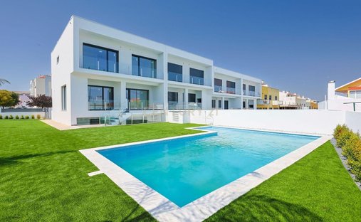 Villa in Charneca de Caparica e Sobreda, Setubal, Portugal 1