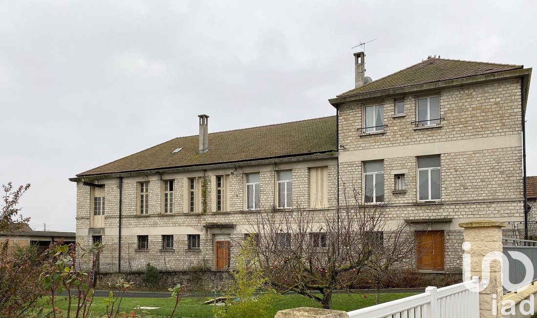 Montereau-Fault-Yonne, Ile-de-France, France 1 - 16268347