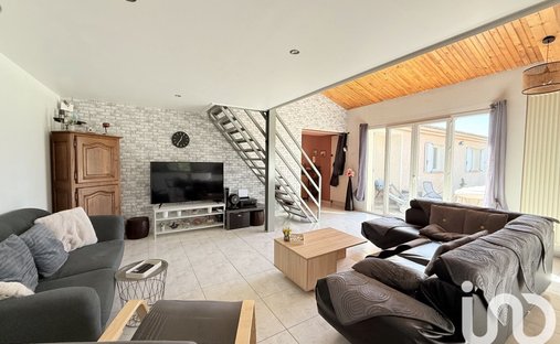 Castle for Sale in Sisteron, Provence-Alpes-Côte d'Azur, France