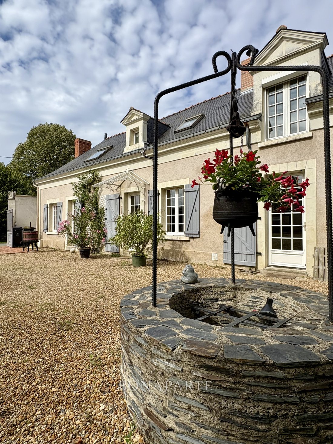 L’Âme d’Anjou: A Secluded 18th-Century Longère Woven in Stone and Light