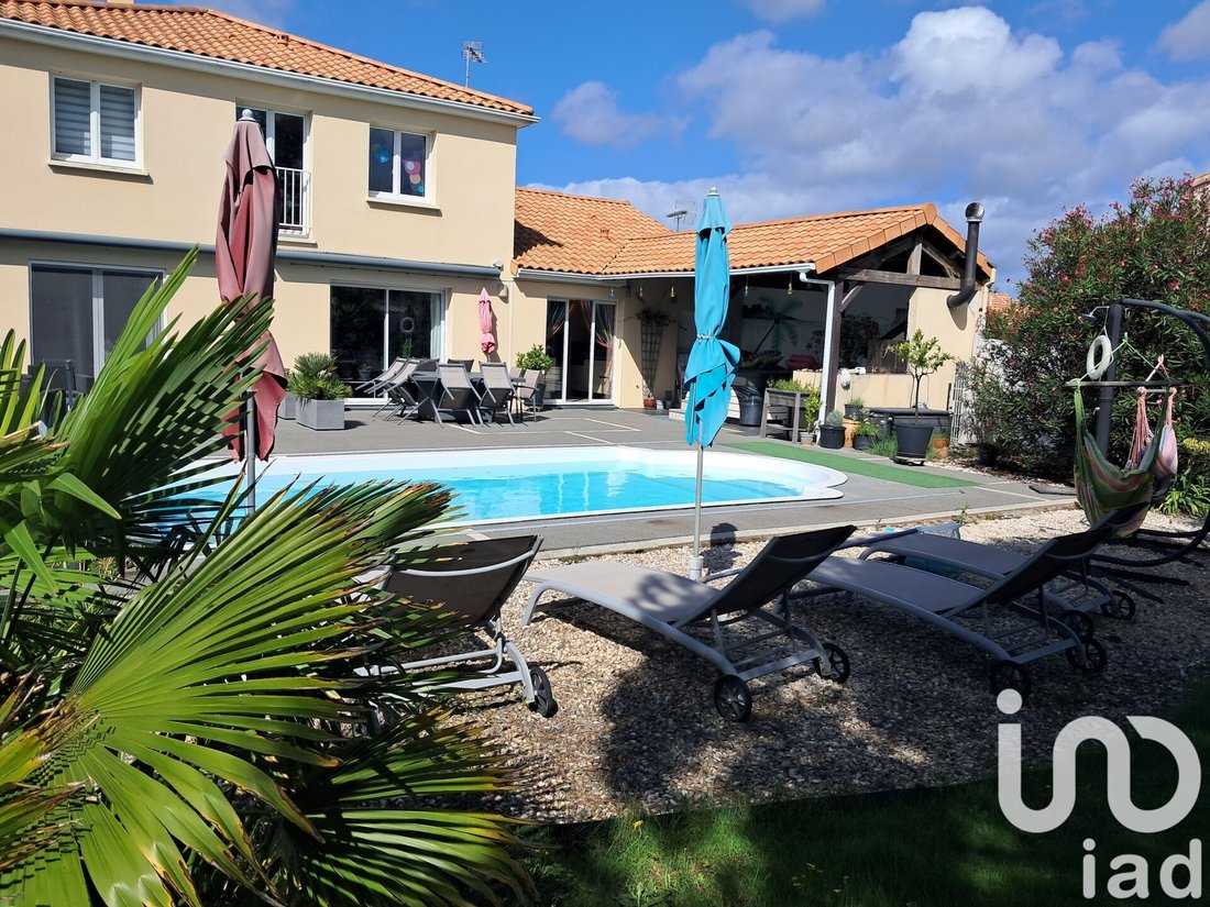 House in Saint-Mathurin, Pays de la Loire, France 1 - 16269629