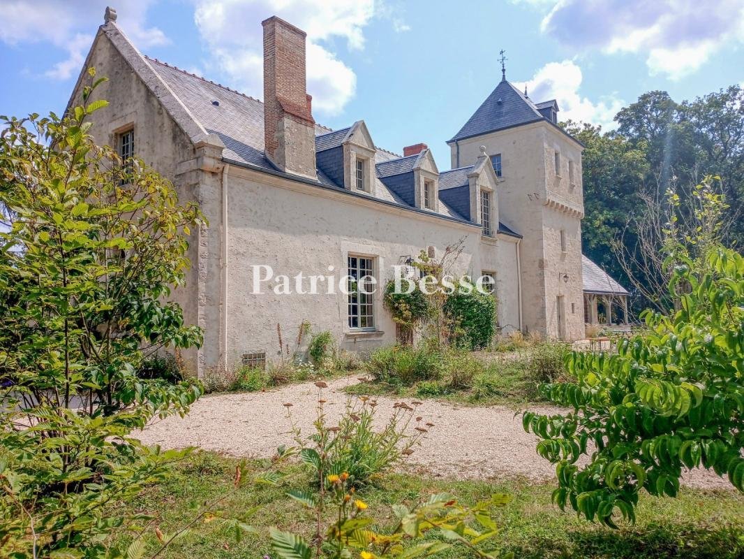 Le Rêve Renaissance: A Timeless Manor & Hidden Cottages in Loire’s Golden Light