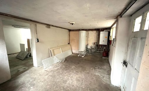 Castle for Sale in Saint-Loubès, Nouvelle-Aquitaine, France