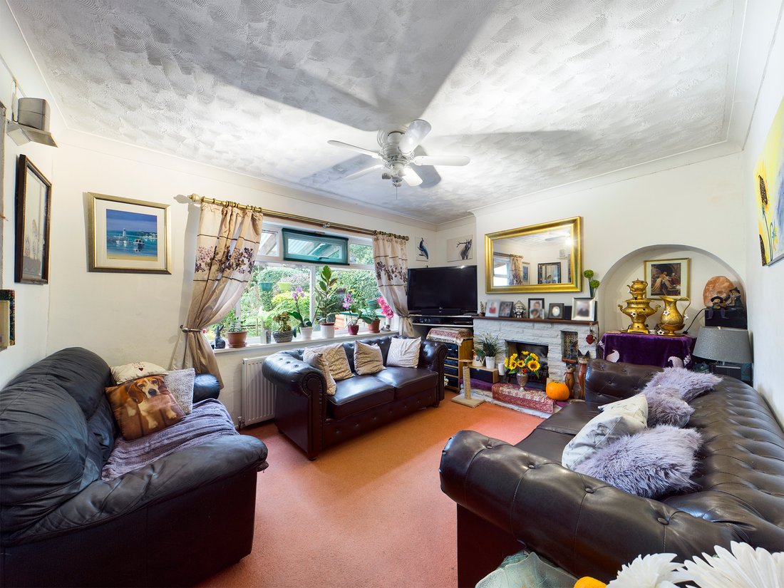 House in Kingsend, Hillingdon, England 4 - 16265950