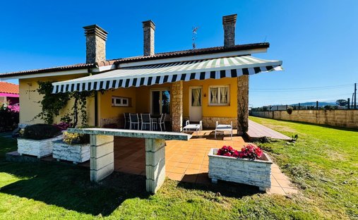 Villa in Villaviciosa, Asturias, Spain 1