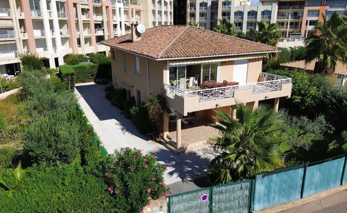 Villa in Exterieurs, Frejus, France 1