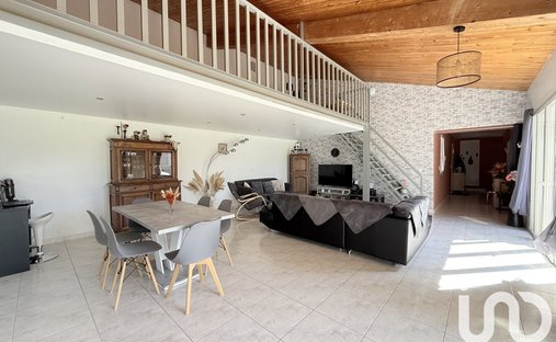 Castle for Sale in Sisteron, Provence-Alpes-Côte d'Azur, France