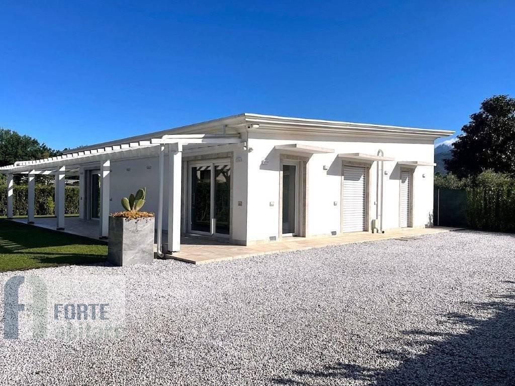 Villa in Ronchi, Massa, Italy 1 - 16269482