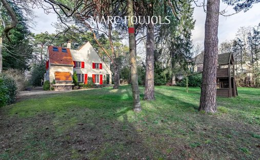 House in Ouest, Lamorlaye, France 1