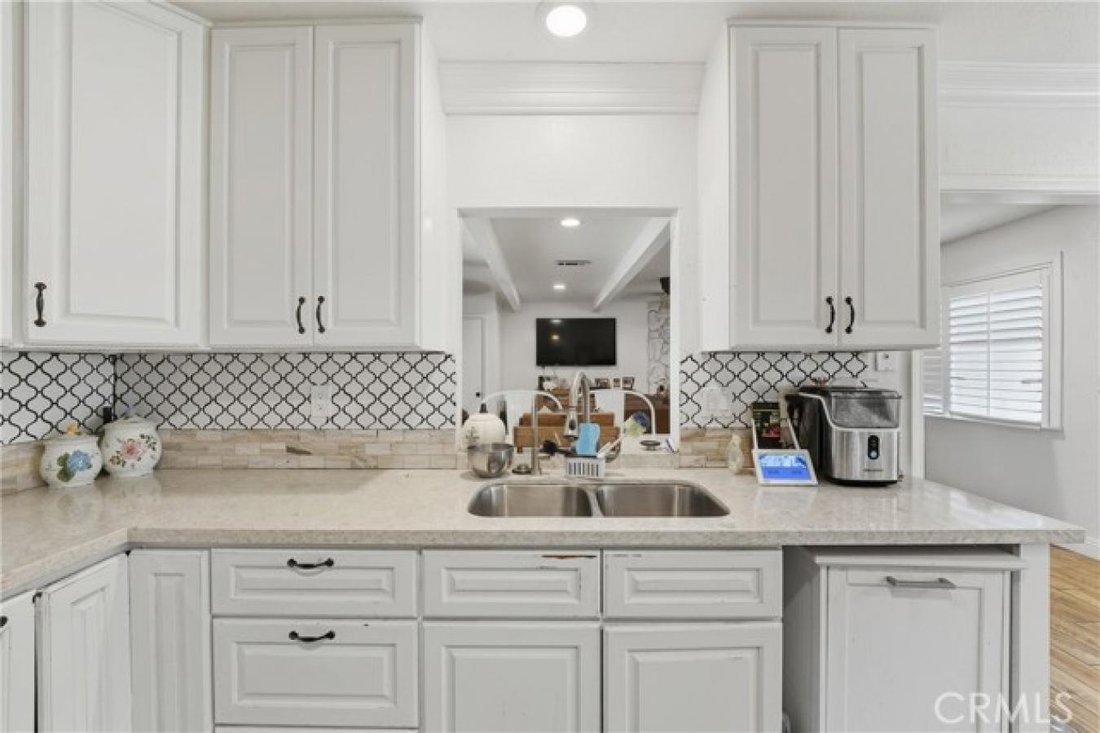 House in Chino, California, United States 5 - 16274462