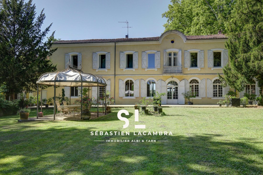 La Roche: A 17th-Century Venetian Dream in Occitanie’s Golden Light