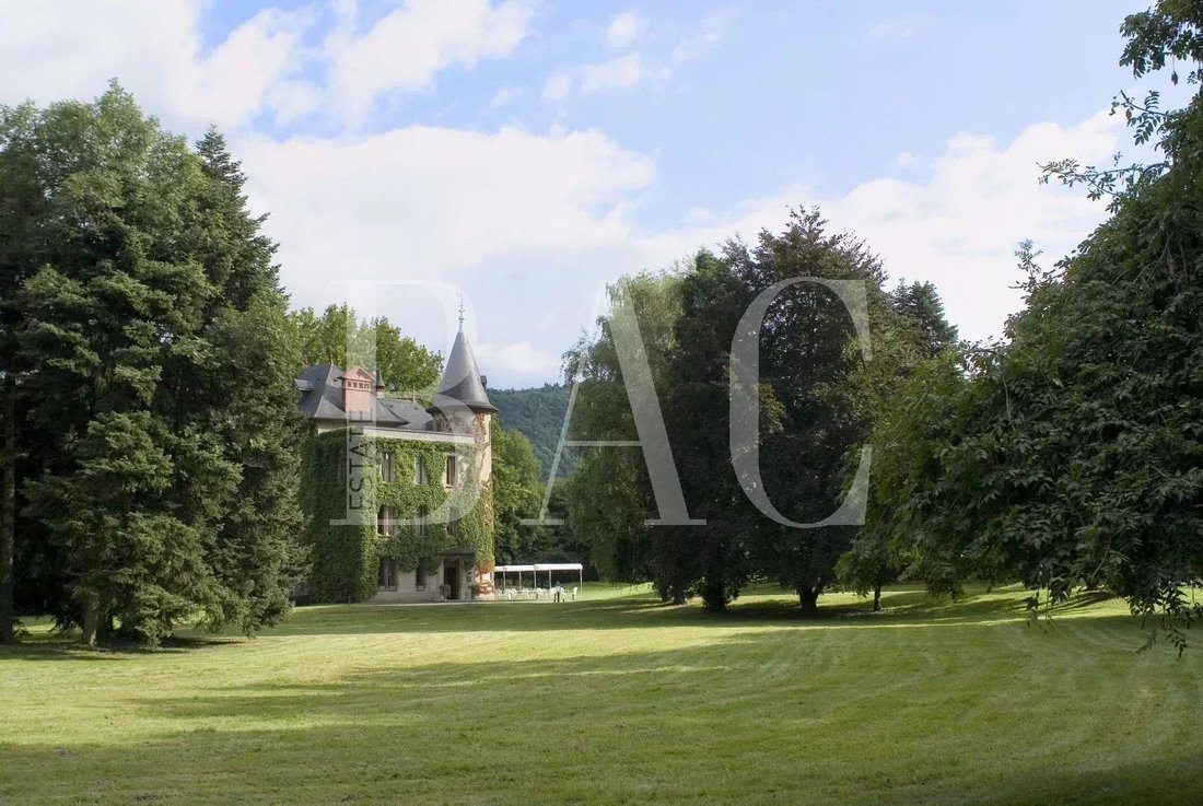 Château des Rêves Alpins: A 7-Hectare Savoyard Kingdom Between Sky & Snow