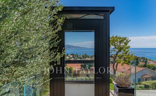 Villa in Village-Cros de Caste-Coupiere-Mont Gros, Roquebrune-Cap-Martin, France 1