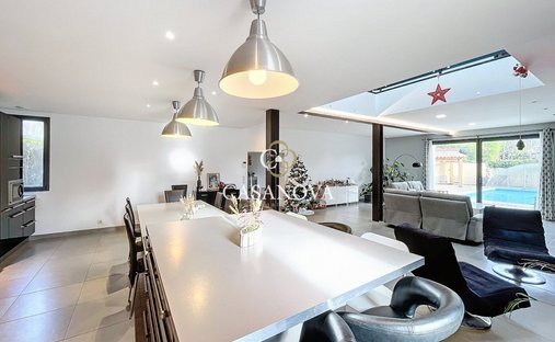 Castle for Sale in Pézenas, Occitanie, France