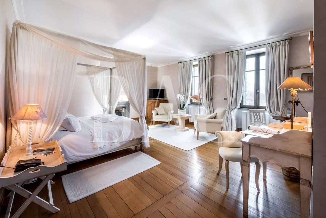 Image 1: Castle in Chambéry, Auvergne-Rhône-Alpes, France 1 - 15622483