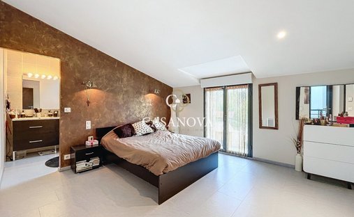 Castle for Sale in Pézenas, Occitanie, France