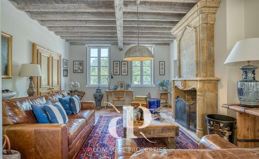 Near Villeneuve Sur Lot Magnificent Riverside Chateau With 6 Bedrooms And 8 Hectares Of Land