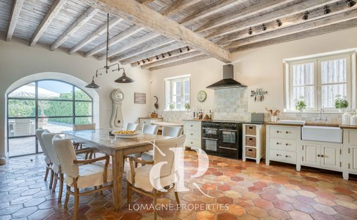 Near Villeneuve Sur Lot Magnificent Riverside Chateau With 6 Bedrooms And 8 Hectares Of Land