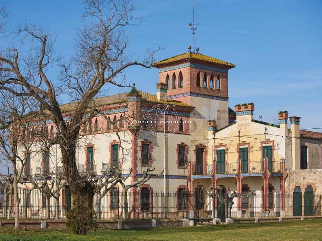 Whispers of the Empordà: A 1700s Modernist Masia in Nature’s Embrace