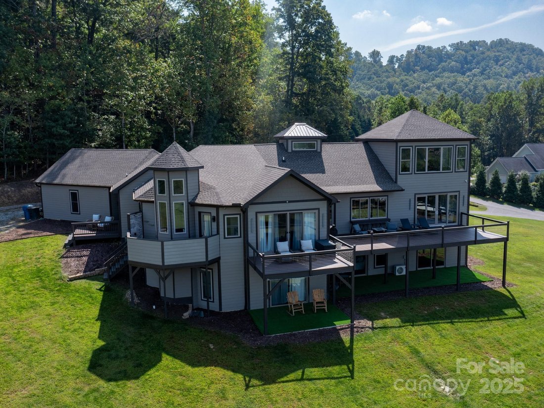House in Hendersonville, North Carolina, United States 2 - 16276896