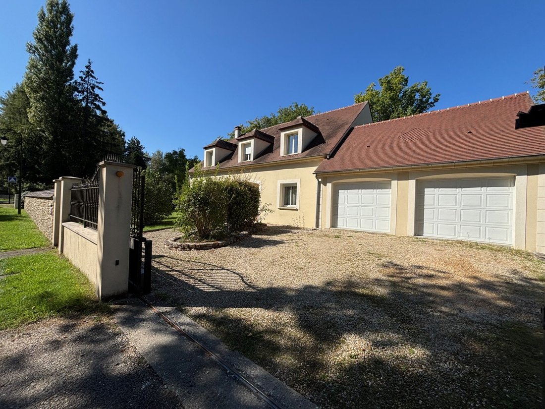 House in Le Vaudoué, Ile-de-France, France 1 - 16276996