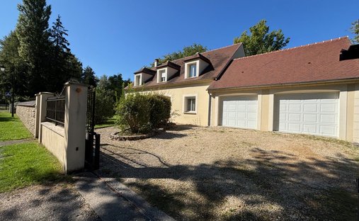 House in Le Vaudoué, Ile-de-France, France 1