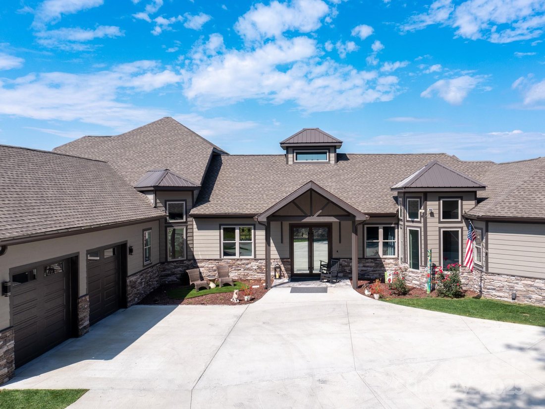 House in Hendersonville, North Carolina, United States 1 - 16276896