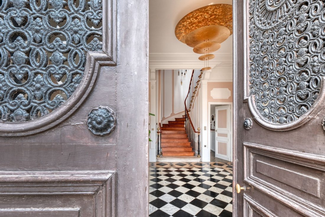 Whispers of the Eure: A 19th-Century Castle’s Timeless Embrace
