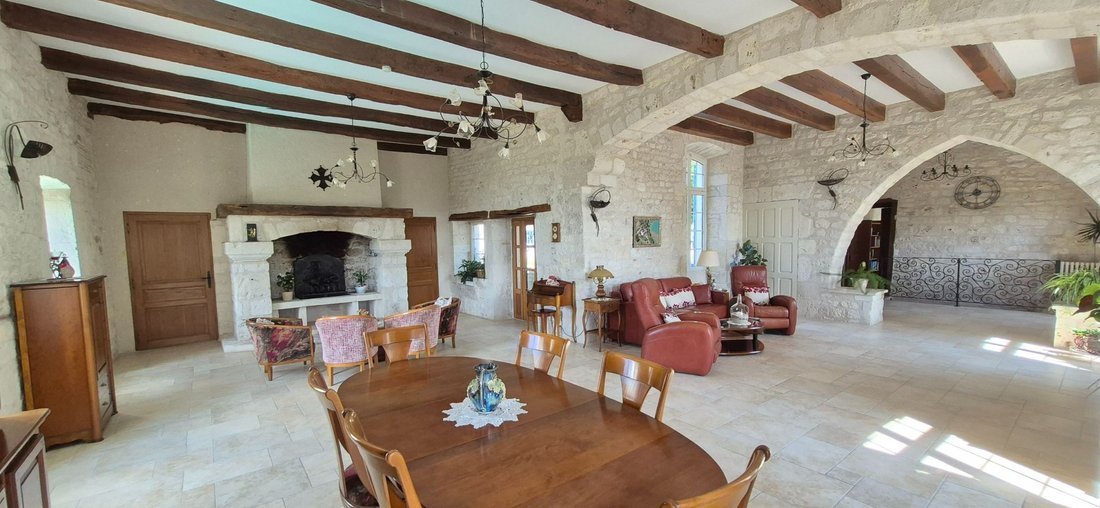 Estate in Montcuq-en-Quercy-Blanc, Occitania, France 5 - 16276802