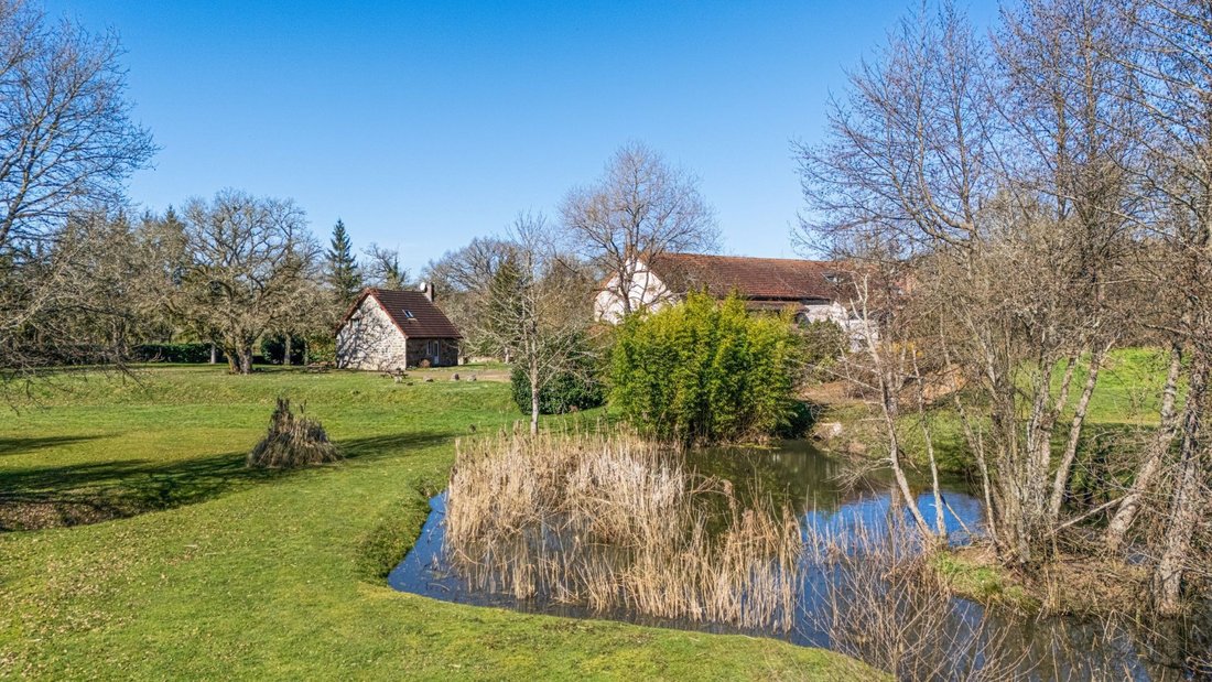 Estate in Vievy, Bourgogne – Franche-Comté, France 3 - 16276796